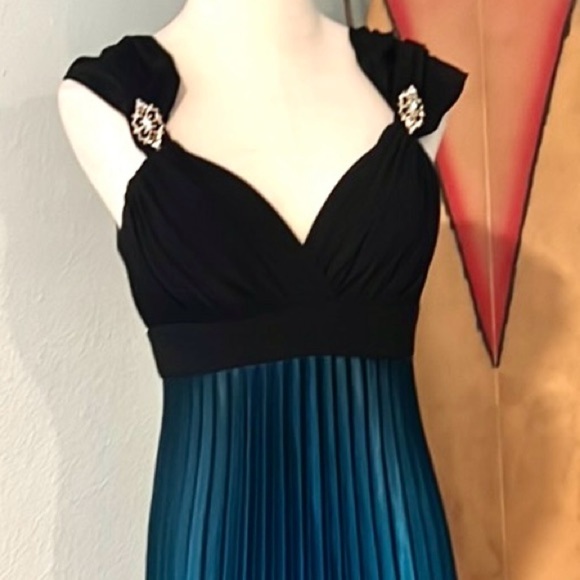 🔥Betsy & Adam,Stunning Statement Gown, Long Ity Ombre Charmous Dress,EUC,Size 6 - Picture 9 of 16